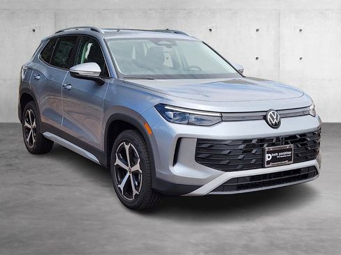 New 2025 Volkswagen Tiguan SE image 1