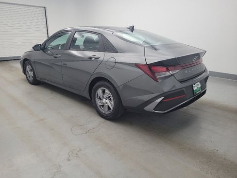 Used 2024 Hyundai Elantra SE FWD image 3