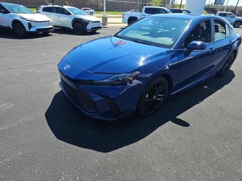 Used 2026 Toyota Camry SE FWD image 7