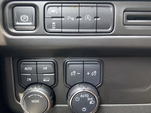 Used 2024 Chevrolet Tahoe LT AWD/4WD image 23