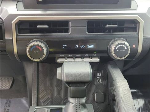 Certified 2025 Toyota 4Runner SR5 AWD/4WD image 19