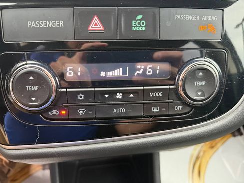 Used 2015 Mitsubishi Outlander SE AWD/4WD image 19