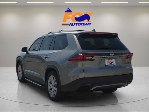 New 2026 Toyota Grand Highlander FWD image 3