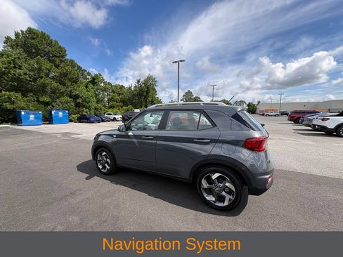Used 2022 Hyundai Venue Limited FWD image 3
