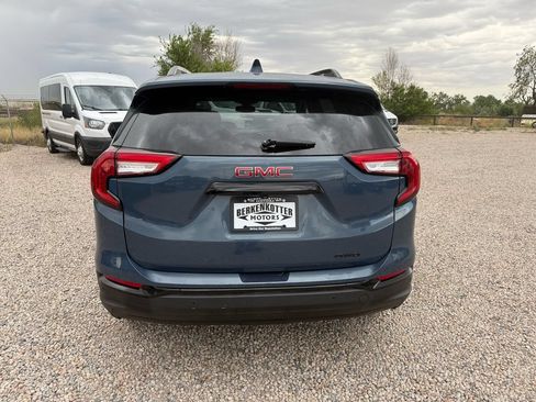 Used 2024 GMC Terrain SLT w/ Infotainment Package II AWD/4WD image 9