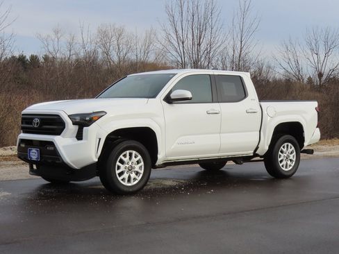 Used 2024 Toyota Tacoma SR5 image 25