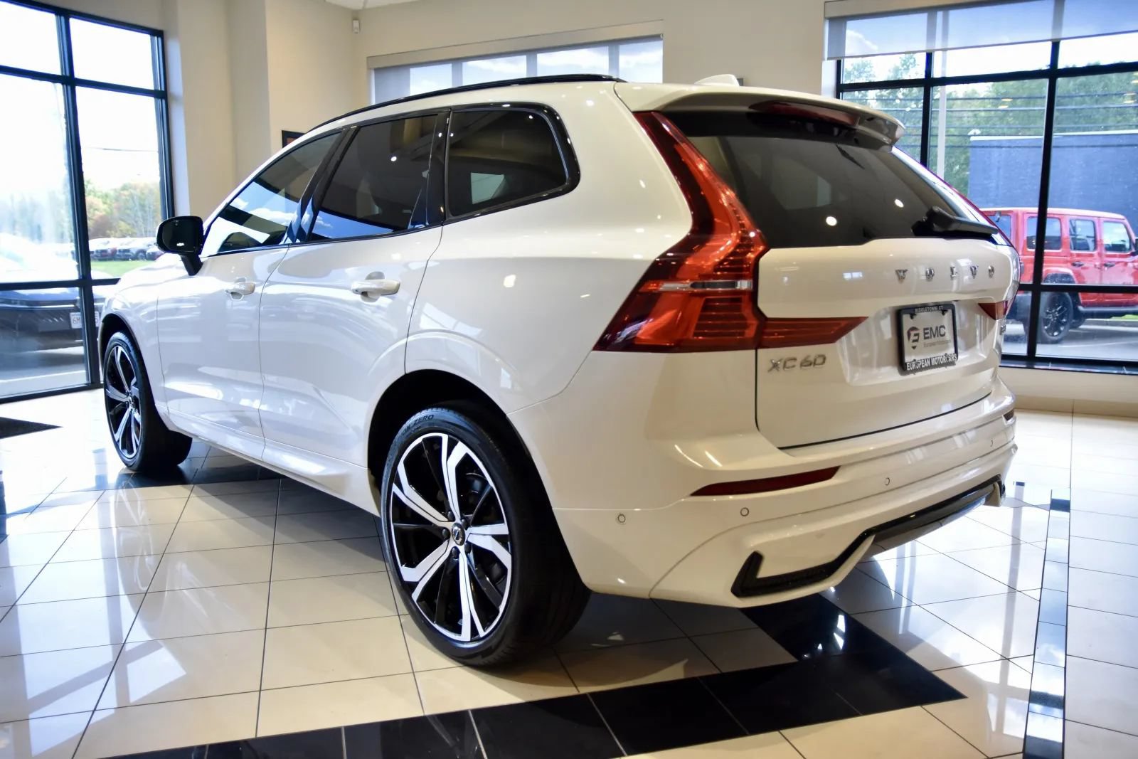 Used 2024 Volvo XC60 B5 Ultimate w/ Climate Package AWD/4WD image 4