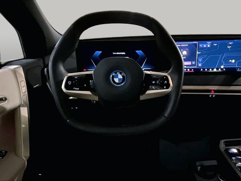 Used 2025 BMW iX xDrive50 w/ Premium Package AWD/4WD image 5