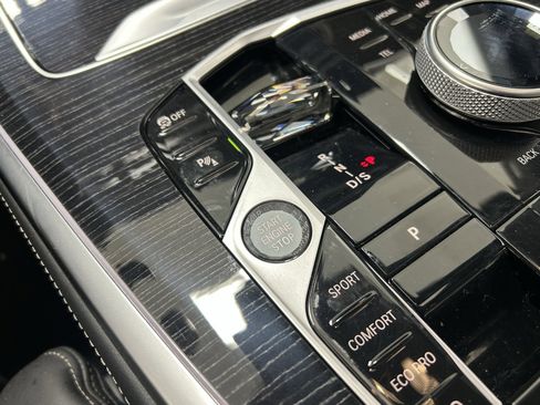 Used 2025 BMW X7 M60i w/ Executive Package image 21