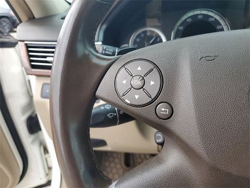 Used 2013 Mercedes-Benz E 350 4MATIC Sedan image 20