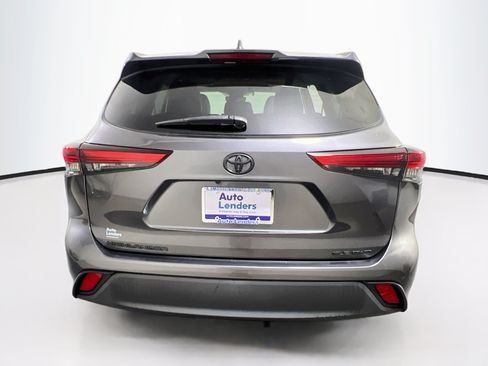 Used 2021 Toyota Highlander XLE AWD/4WD image 6