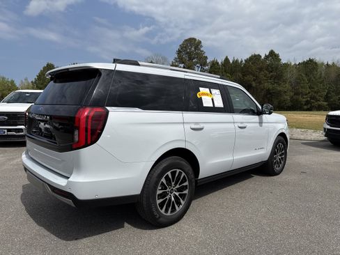 Used 2025 Ford Expedition Platinum image 4