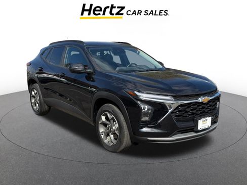 Used 2025 Chevrolet Trax LT w/ LT Convenience Package image 1