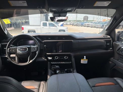 Used 2025 GMC Sierra 1500 AT4 w/ AT4 Premium Package AWD/4WD image 9