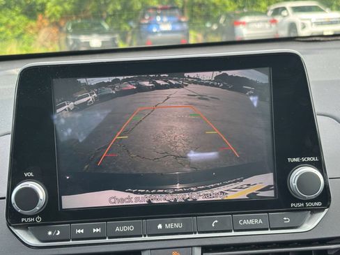 Used 2025 Nissan Altima 2.5 SV FWD image 19