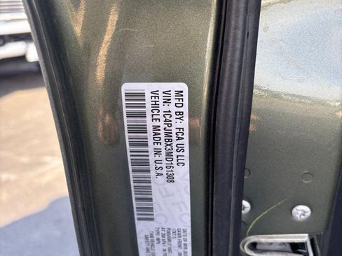Used 2021 Jeep Cherokee Trailhawk AWD/4WD image 17