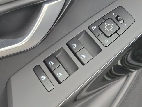 New 2026 Kia Niro EX FWD image 16