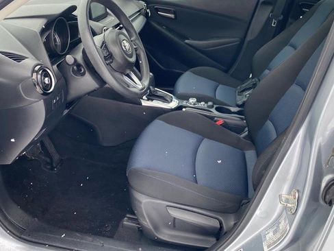 Used 2020 Toyota Yaris LE image 5