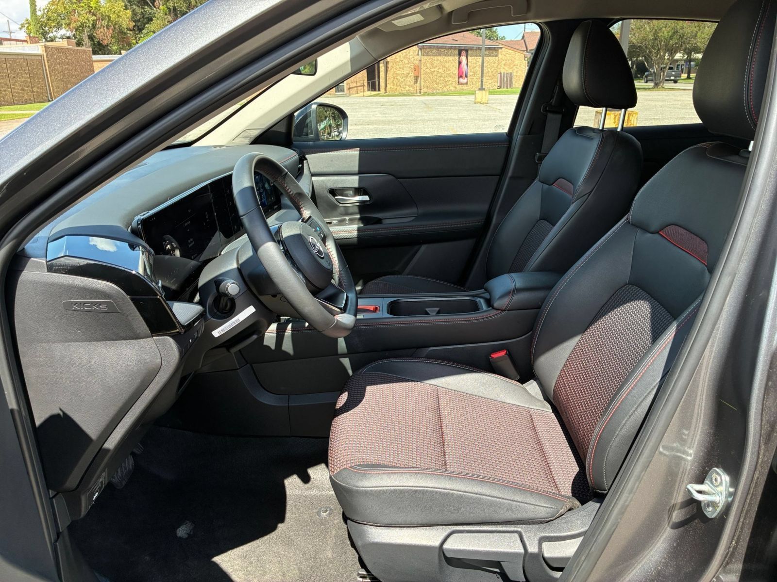 Used 2026 Nissan Kicks SR FWD image 25
