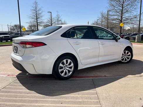 Used 2025 Toyota Corolla LE image 6