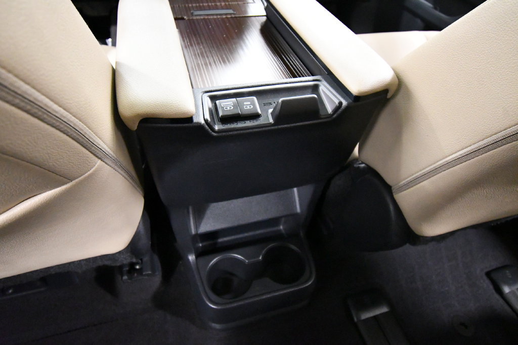 Used 2023 Toyota Sienna XLE AWD/4WD image 18