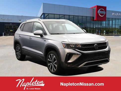 Used 2024 Volkswagen Taos SE image 1