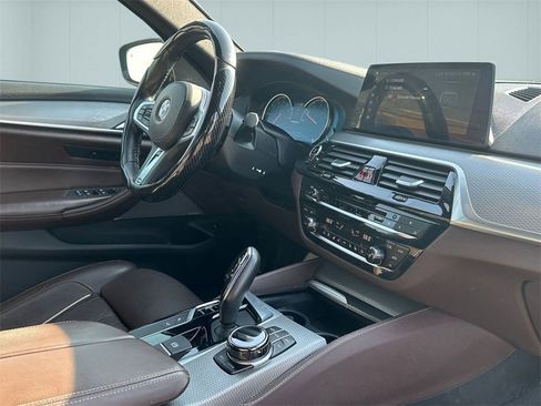 Used 2018 BMW M550i xDrive image 18