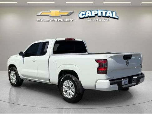 Used 2024 Nissan Frontier SV w/ SV Convenience Package RWD image 3