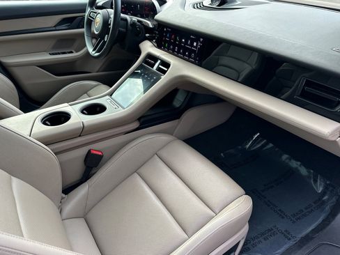 Used 2022 Porsche Taycan image 15