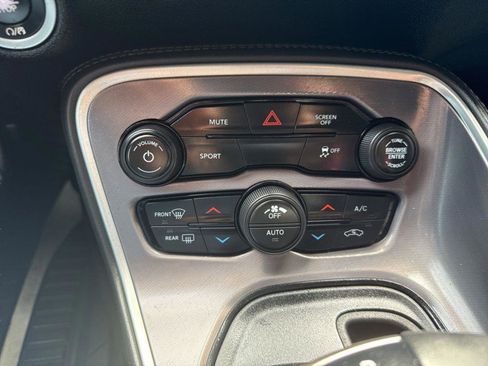 Used 2019 Dodge Challenger SXT image 14