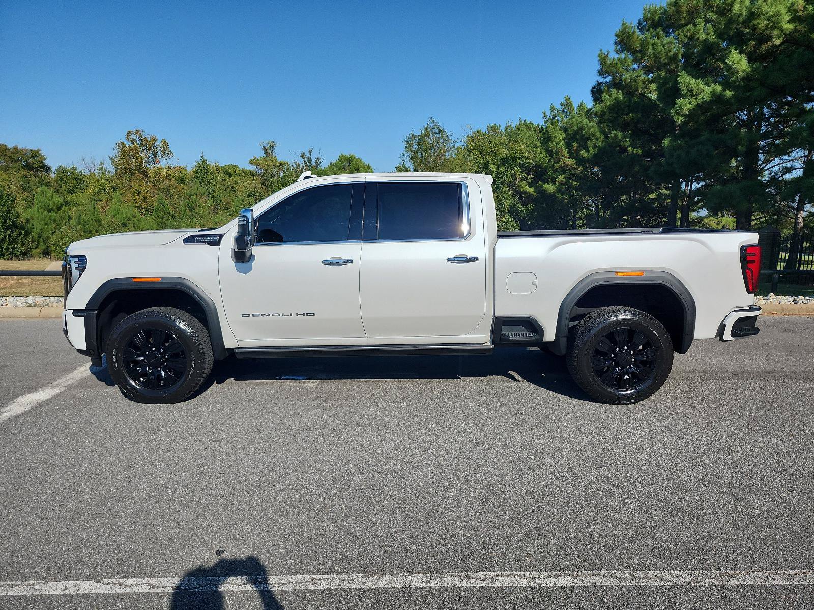 Used 2025 GMC Sierra 2500 Denali Ultimate AWD/4WD image 2