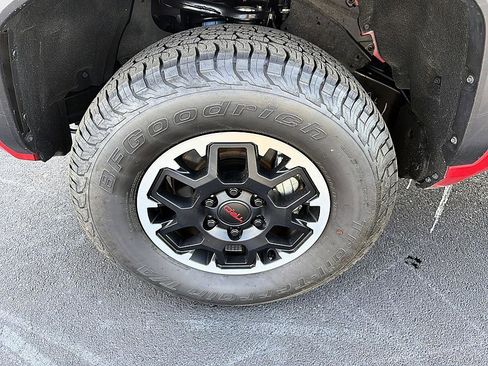 Certified 2024 Toyota Tacoma TRD Off-Road w/ TRD Off Road Premium Package image 18