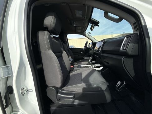Used 2025 Nissan Frontier SV w/ SV Convenience Package image 25