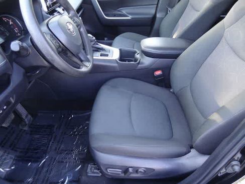 Used 2025 Toyota RAV4 XLE AWD/4WD image 6
