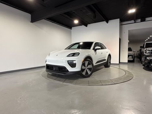 Used 2024 Porsche Macan 4 Electric AWD/4WD image 4