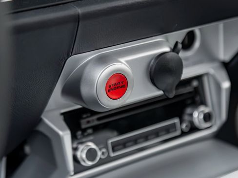 Used 2005 Ford GT image 24