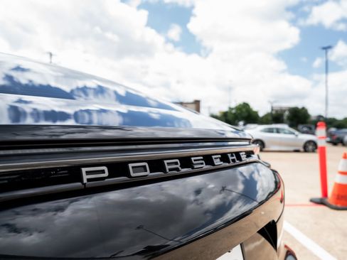 Used 2023 Porsche Panamera 4 Platinum Edition AWD/4WD image 10