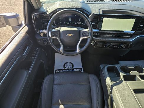 Used 2024 Chevrolet Silverado 2500 LTZ image 3