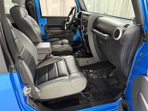 Used 2010 Jeep Wrangler Sahara AWD/4WD image 7