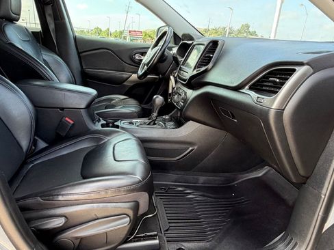 Used 2020 Jeep Cherokee Latitude w/ Quick Order Package 26F North AWD/4WD image 37