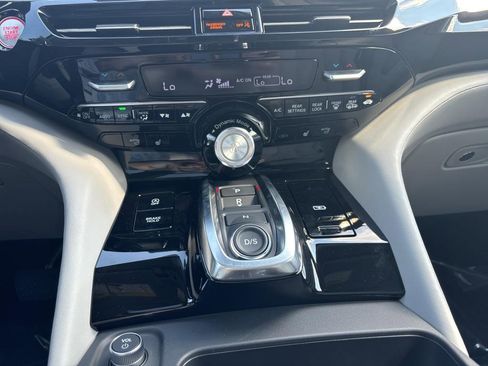 Certified 2025 Acura MDX FWD w/ Technology Package image 14