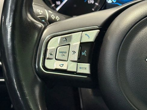 Used 2019 Jaguar F-PACE Premium image 24