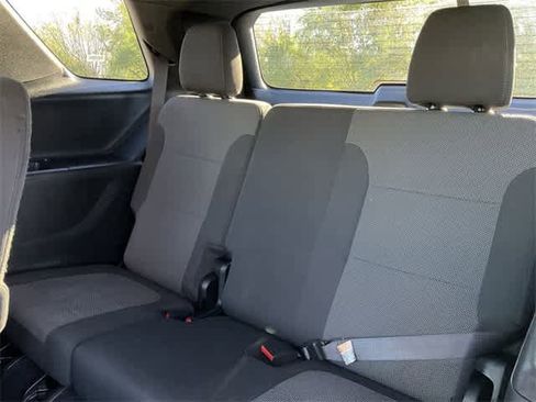 Used 2023 Chevrolet Traverse LT image 16