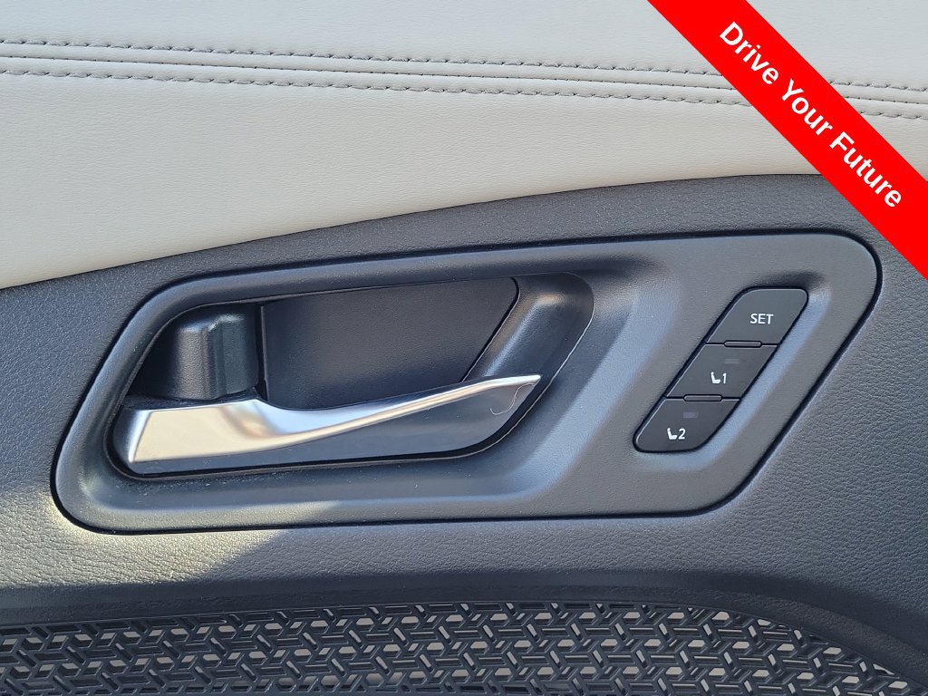 Used 2024 Nissan Ariya FWD image 17