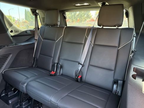 Used 2024 Cadillac Escalade Premium Luxury image 32