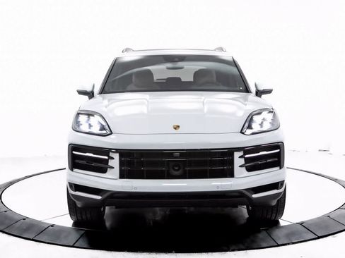 Certified 2025 Porsche Cayenne image 10