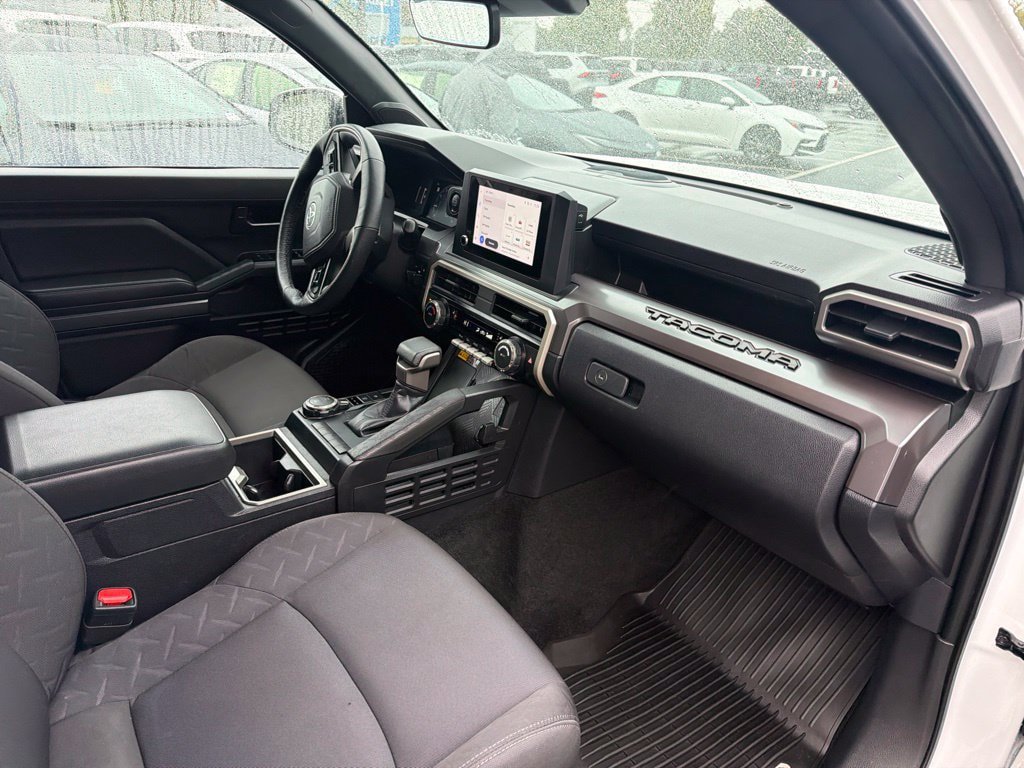 Certified 2025 Toyota Tacoma SR5 AWD/4WD image 9