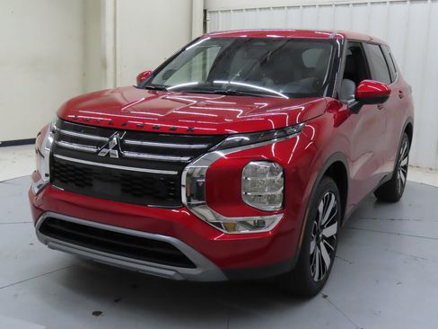 Used 2025 Mitsubishi Outlander SE FWD image 8