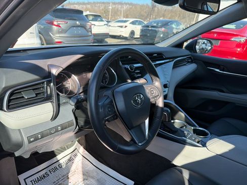 Used 2020 Toyota Camry XLE image 17