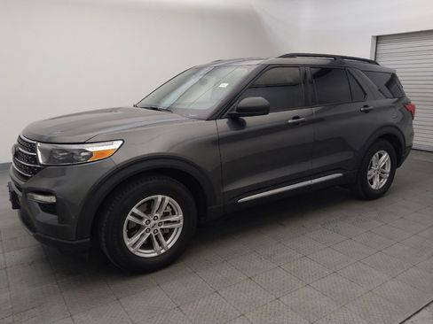 Used 2020 Ford Explorer XLT w/ Equipment Group 202A RWD image 2